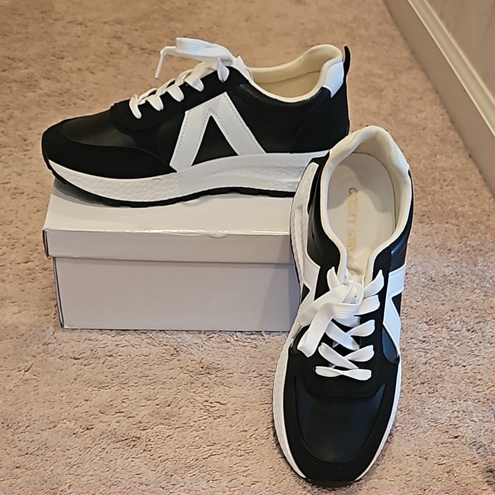 Cozzy Girl Sneakers